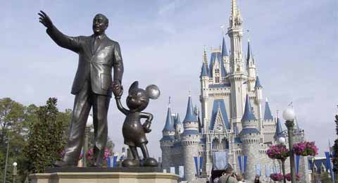 Disney World sube el salario mínimo de sus empleados a 15 dólares