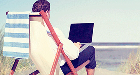 El 50% de los trabajadores no desconectan durante sus vacaciones